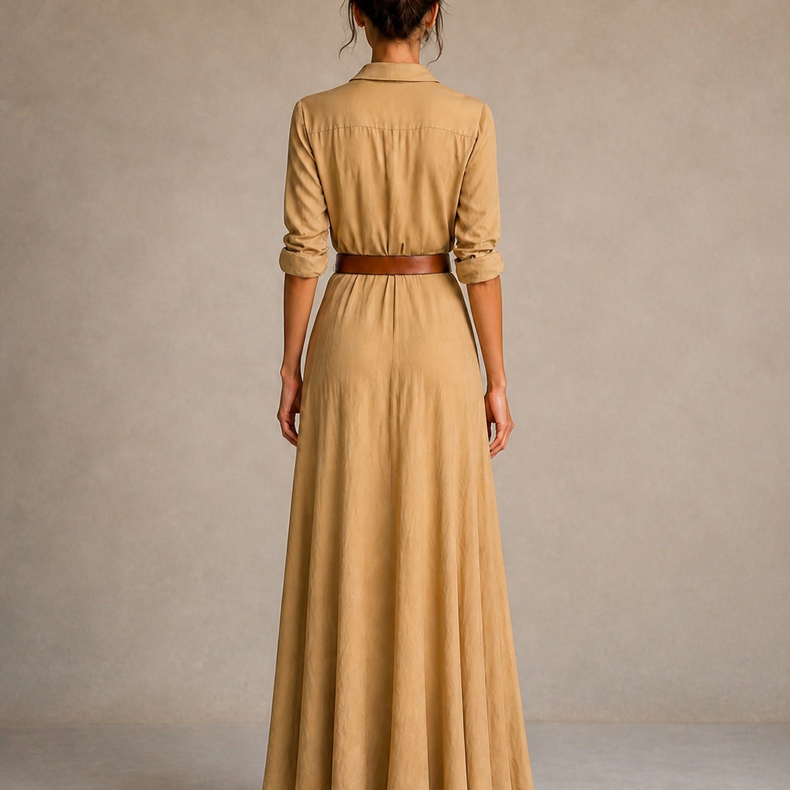 Simona-Maria în rochie Bej, vedere din spate