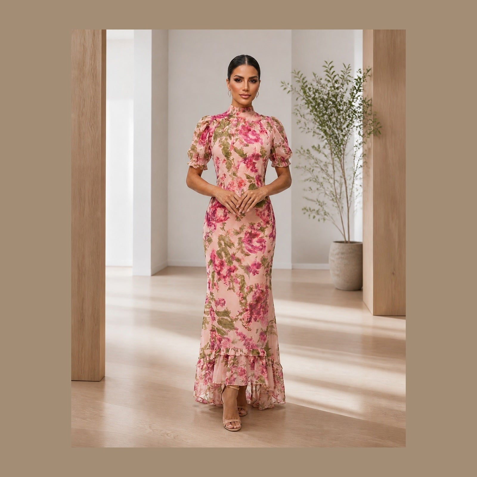 Rochie maxi roz cu imprimeu floral Ana-Paula într-un atelier luminos