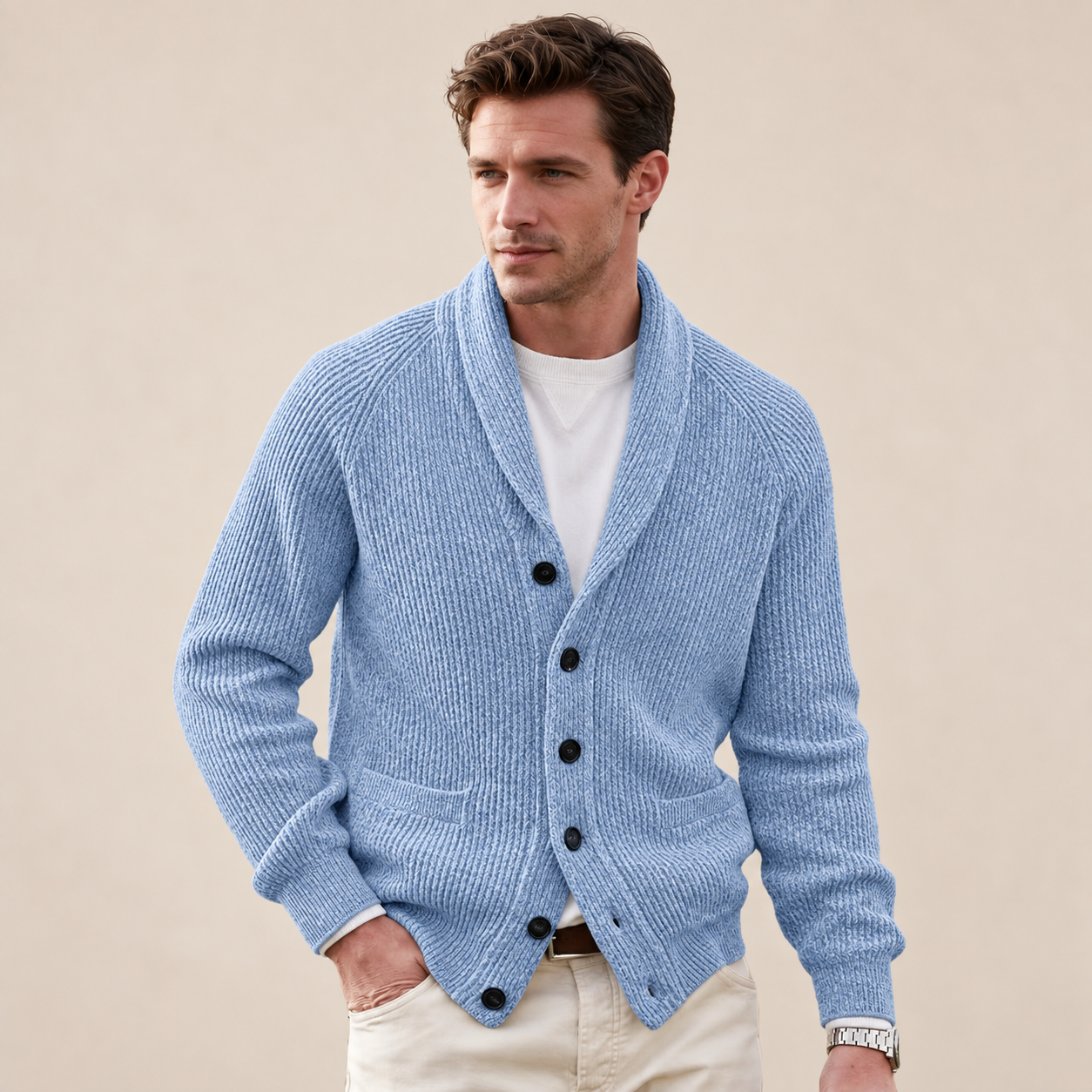 Emanuele Vintage-Strickjacke in Himmelblau – Vorderansicht am Model