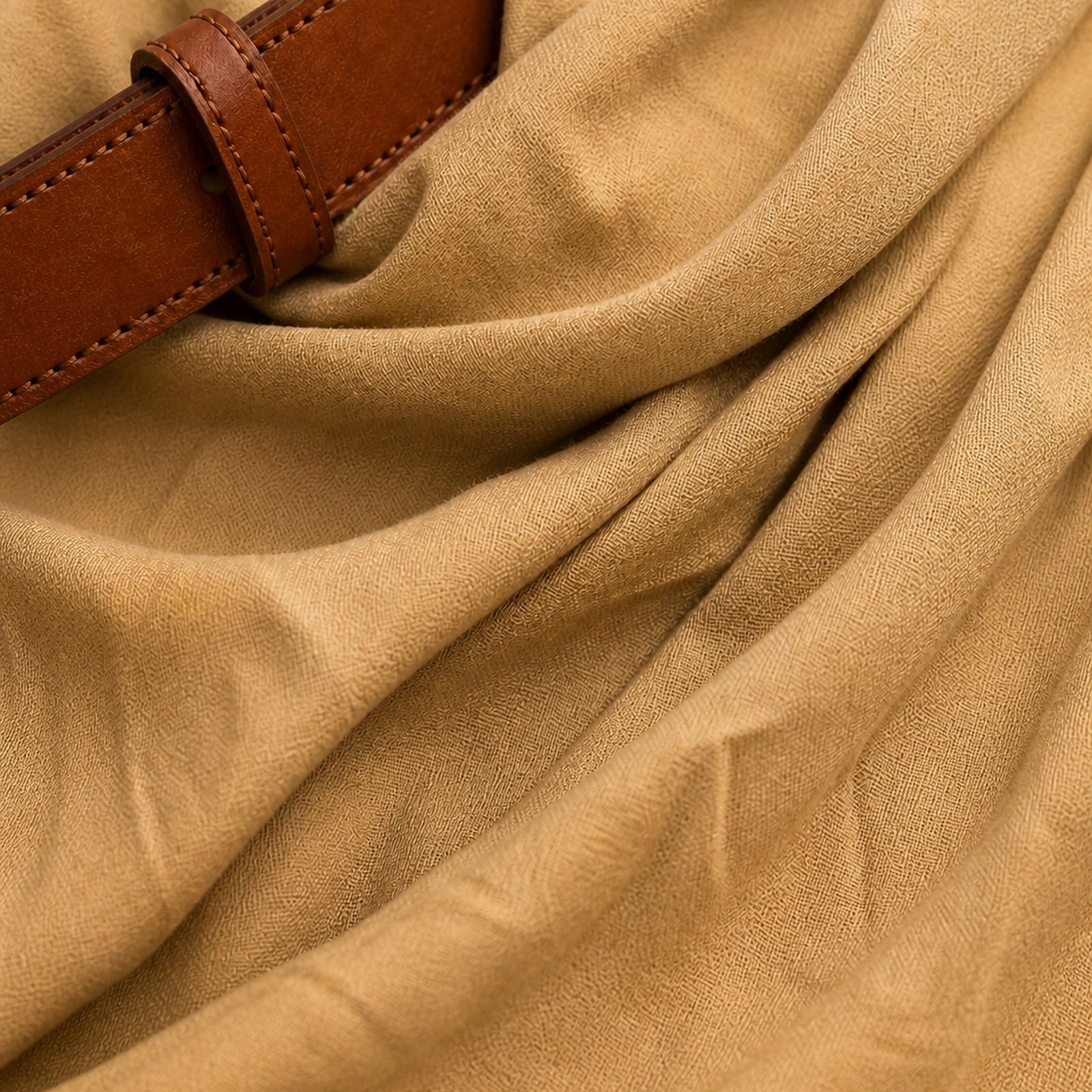 Detaliu de material al rochiei Simona-Maria