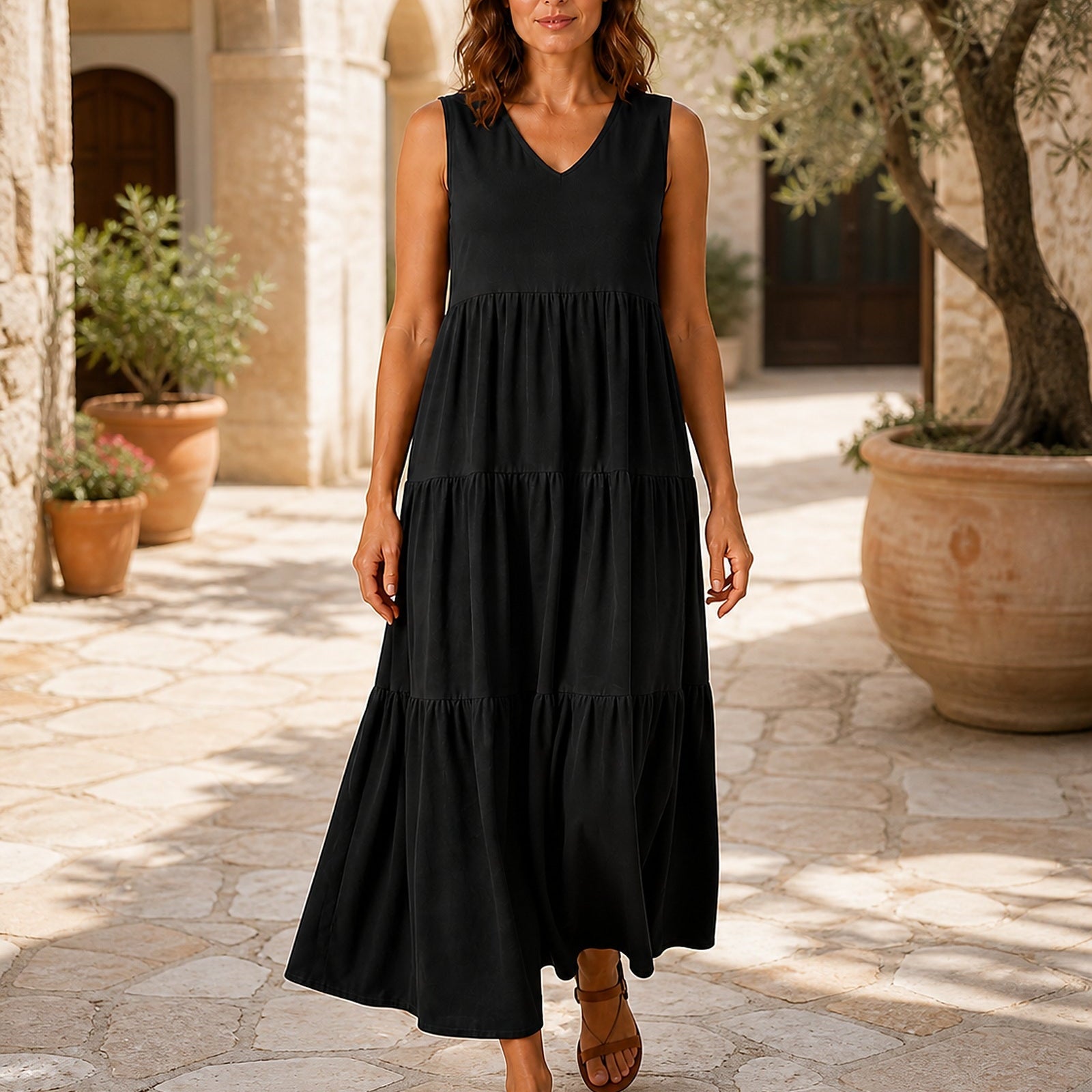 Silvia în rochie Negru, vedere frontală în exterior