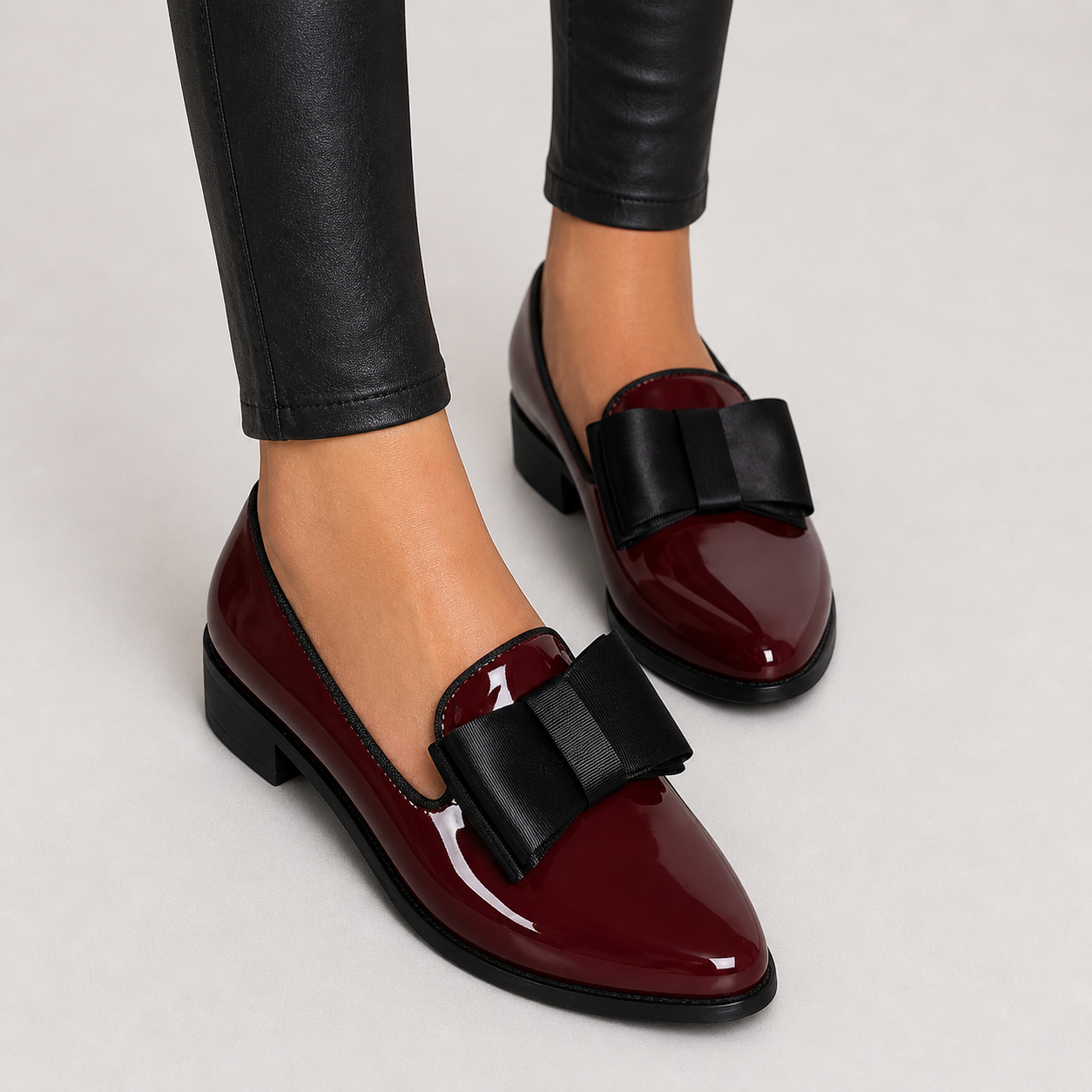 Isabella | Mokassins in Rot und Schwarz – Produktansicht 2