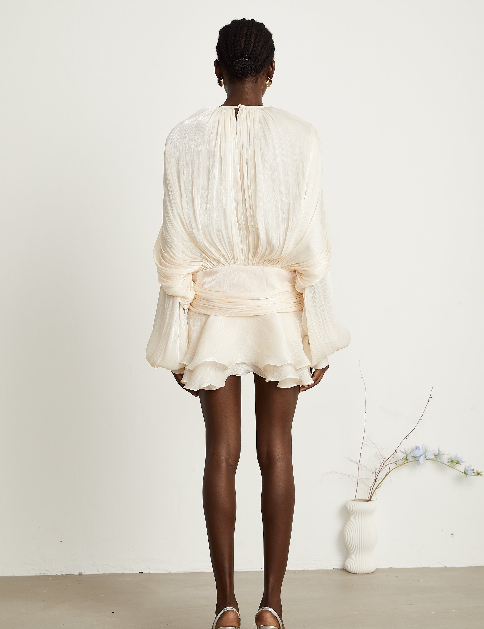Plissiertes Minikleid mit Rüschen Eugénie – Bild 4