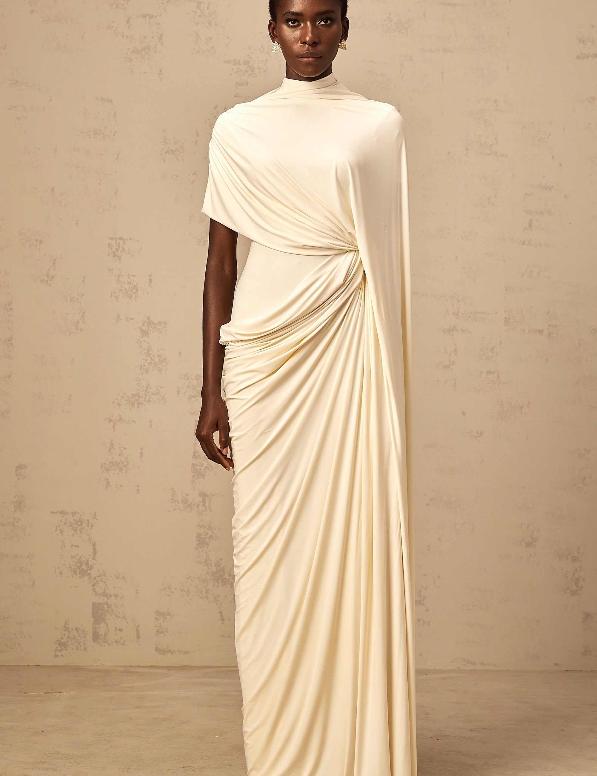 Asymmetrisches Set mit drapiertem Cape und Kleid