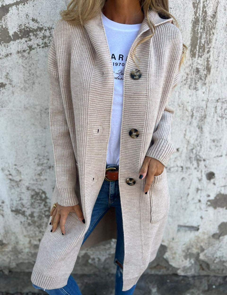 Lange Strickjacke für Damen mit Knöpfen