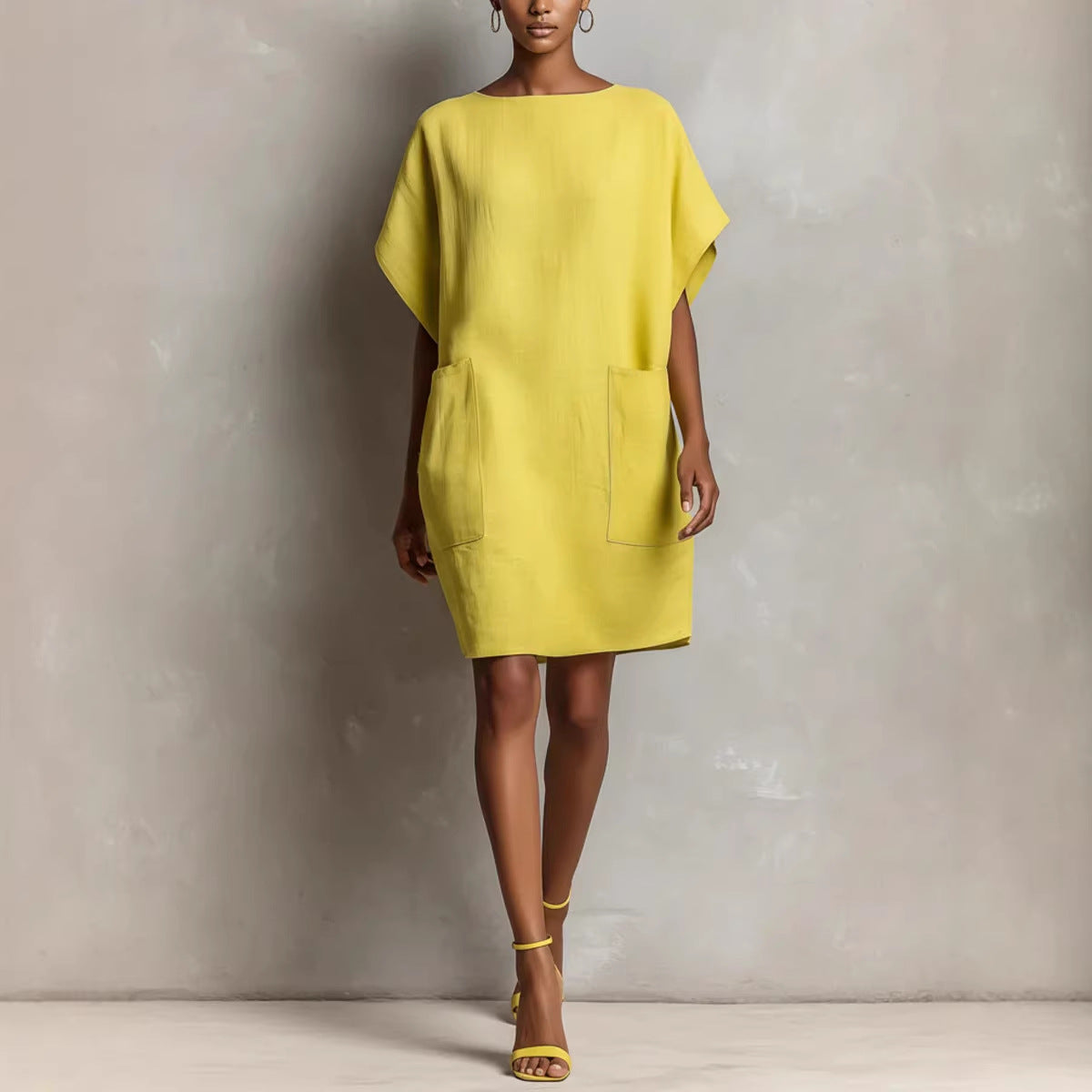 Adriana – Kurzes Kleid mit Taschen – Gelb – Bild 1