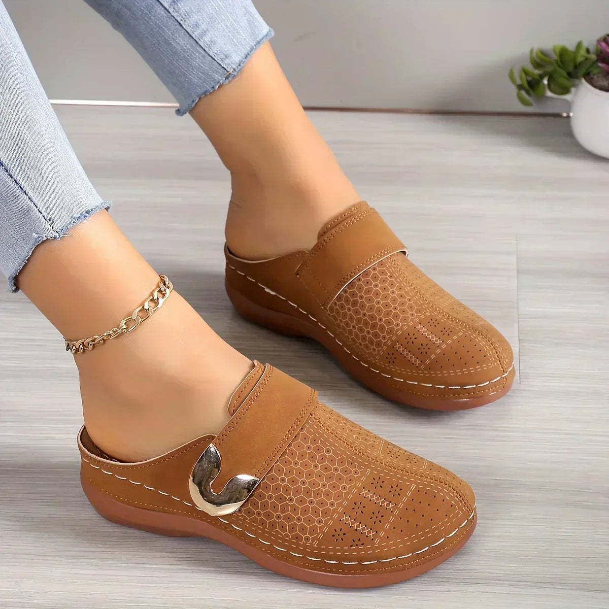 Ioana-Maria | Stylische Keilsandalen mit Fußgewölbestütze Caprielle