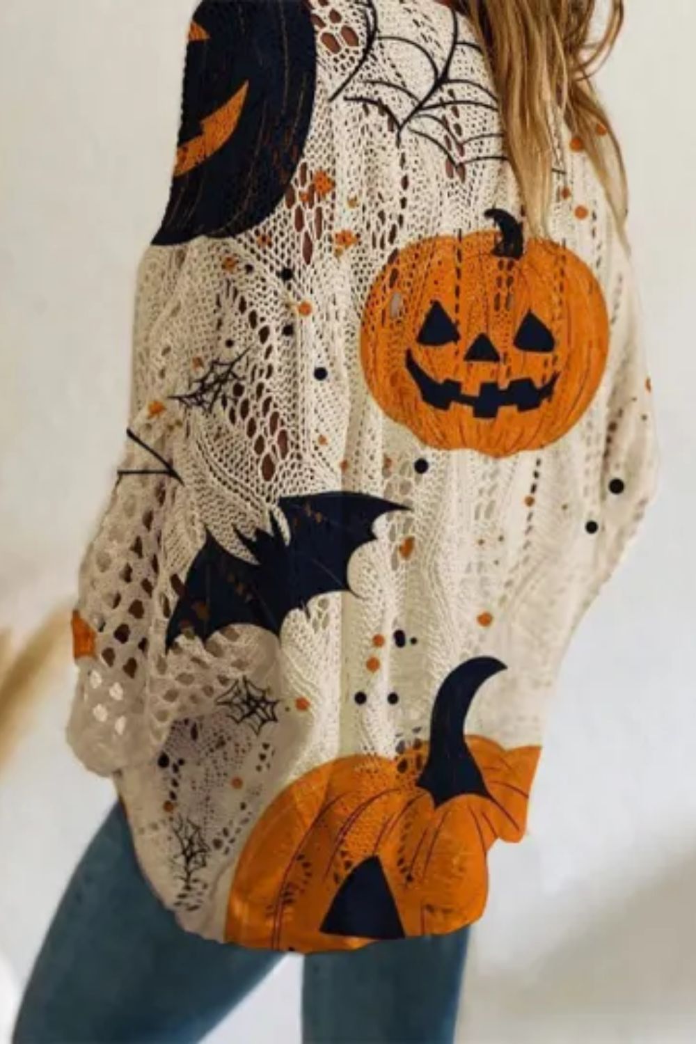 Gwendolyn | Pullover mit Kürbismotiv und Fledermausmotiv – Produktansicht 2
