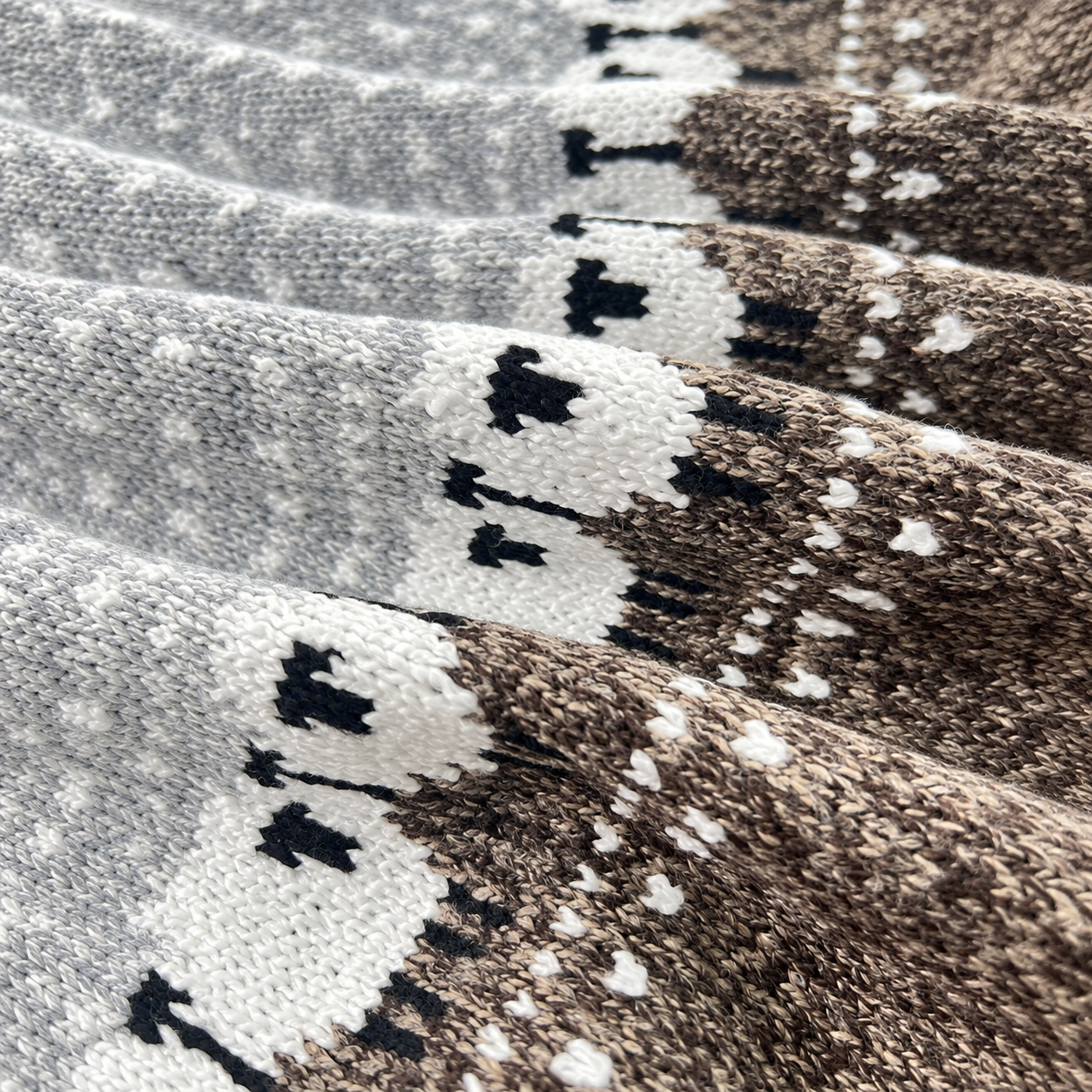 Adela – Grau – Strickdetail