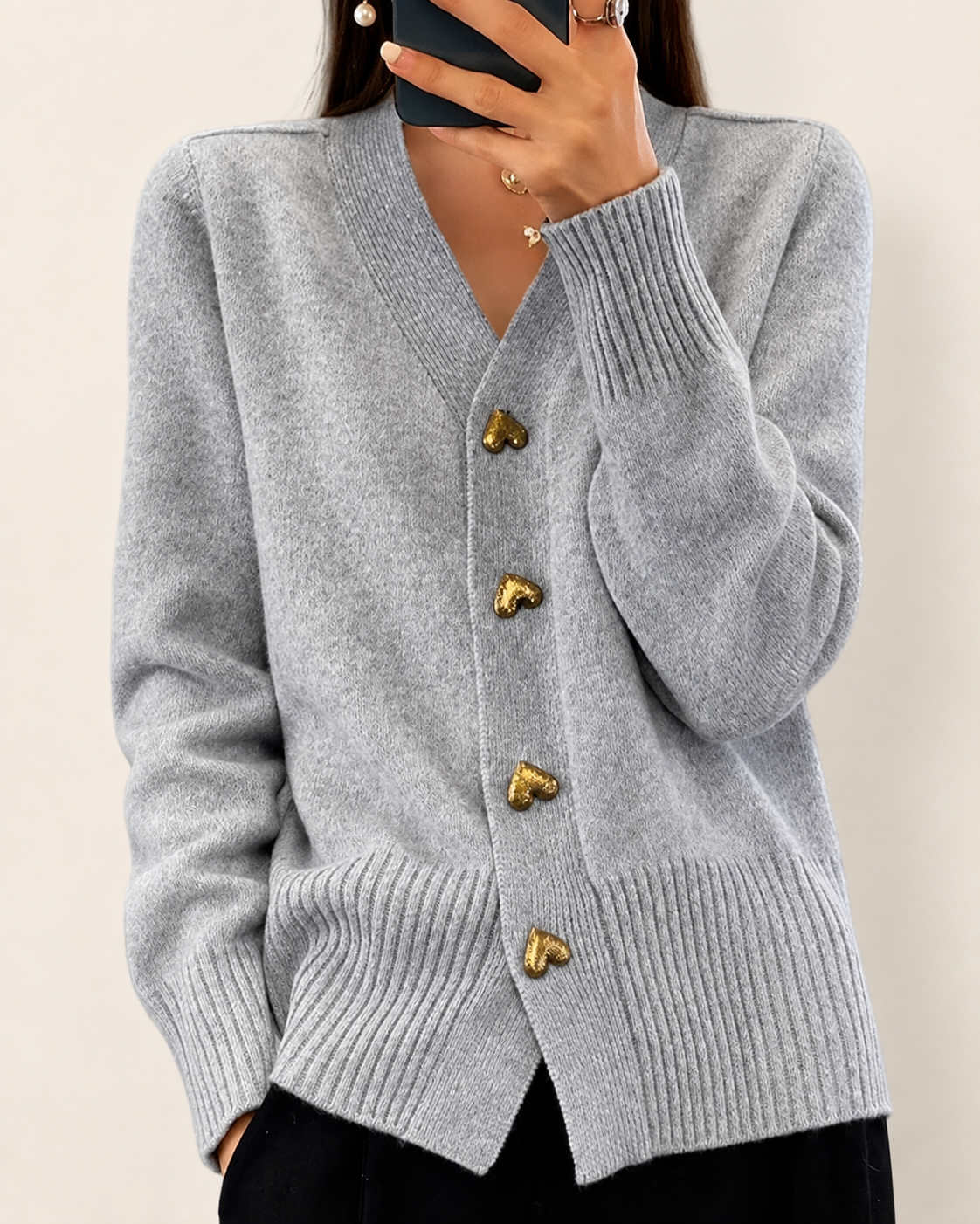 Adele | Cardigan mit Herzknöpfen – uniforme Produktaufnahme