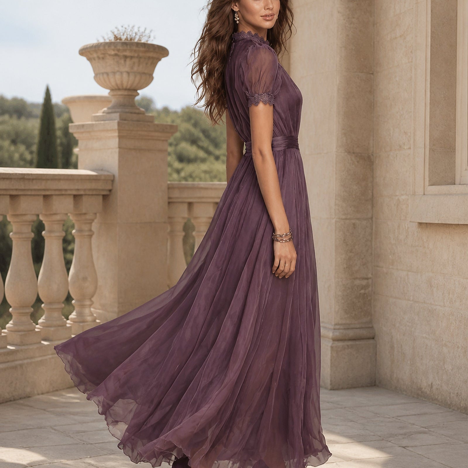 Alexandra-Maria în rochie maxi violetă, vedere laterală în exterior