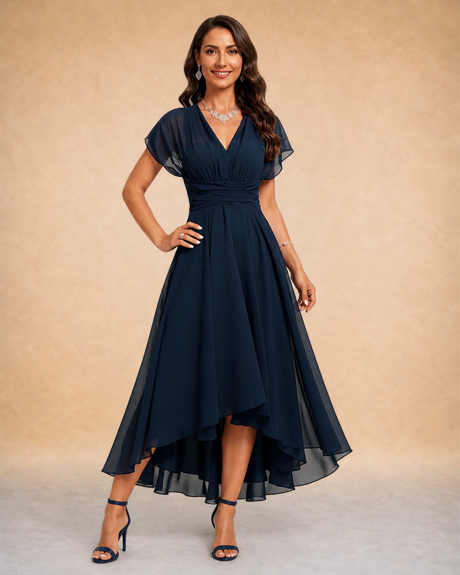 Alisa în rochie bleumarin, vedere frontală în studio
