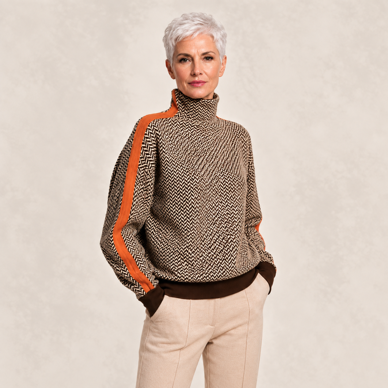 Alisa Rollkragenpullover Orange – Frontalansicht am Model