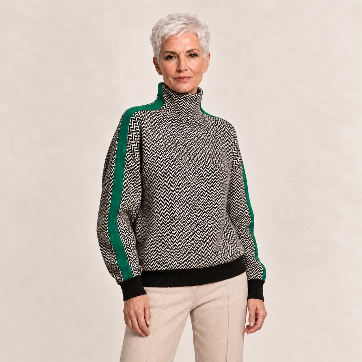 Alisa Rollkragenpullover Grün – vollständige Ansicht am Model