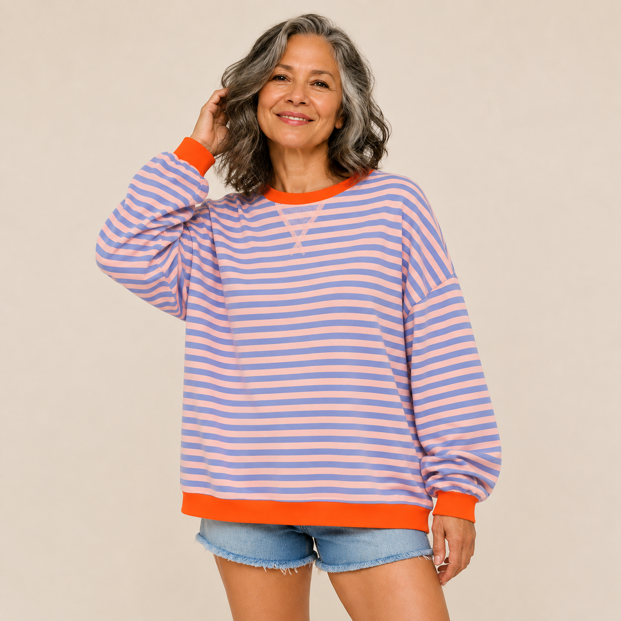 Ana-Daniela – Orange Blau – vollständig sichtbar auf beigem Hintergrund