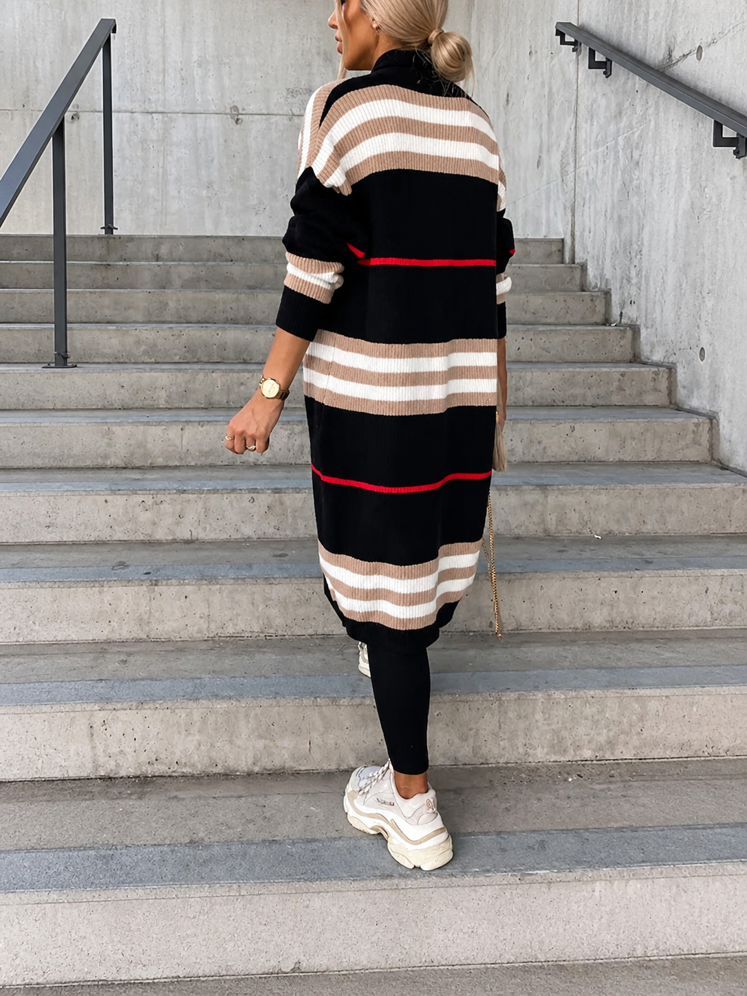 Ana-Elena cardigan lung negru, vedere din spate
