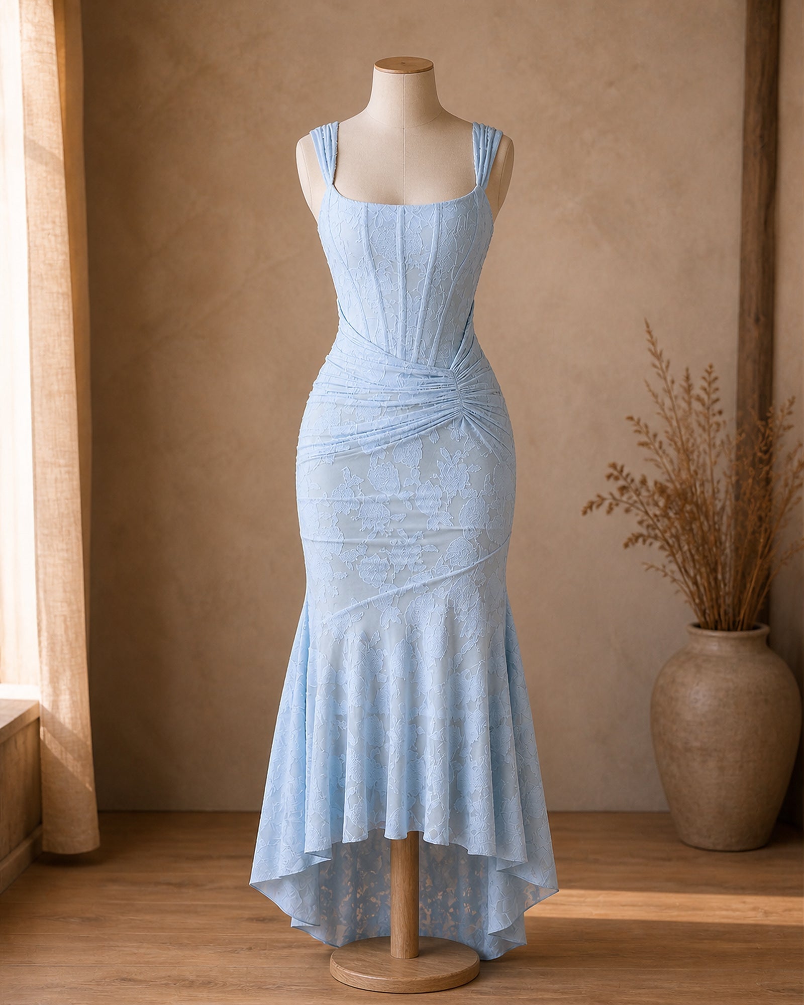Rochie albastră Ana-Maria din dantelă pe manechin