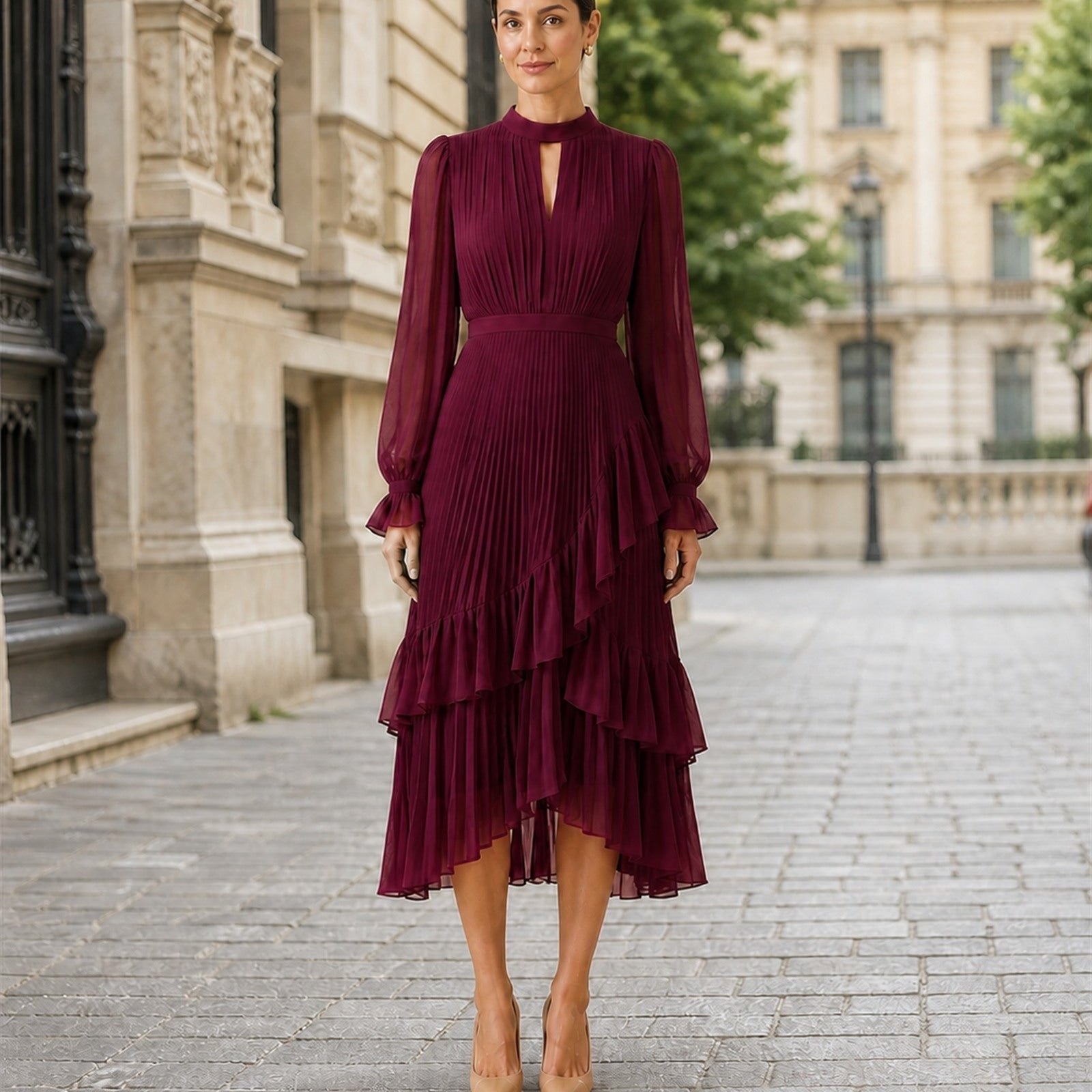Ana-Valentina în rochie Bordo, vedere frontală în exterior