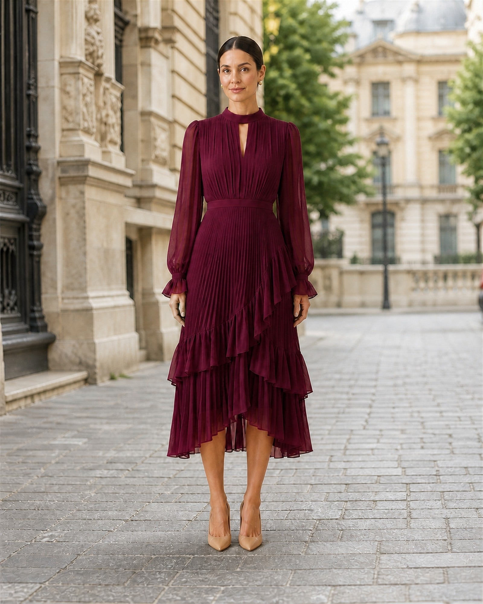 Ana-Valentina în rochie Bordo, vedere frontală în exterior