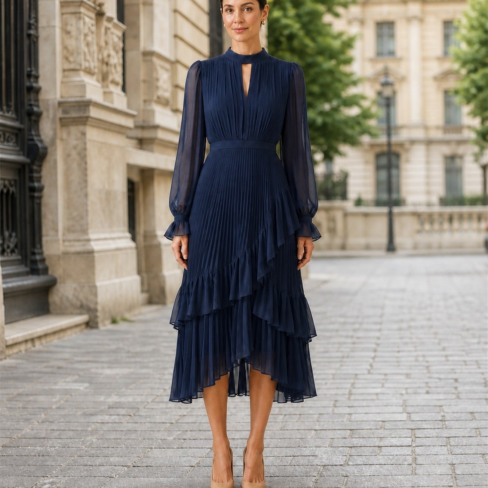 Ana-Valentina în rochie Albastru marin, vedere frontală în exterior