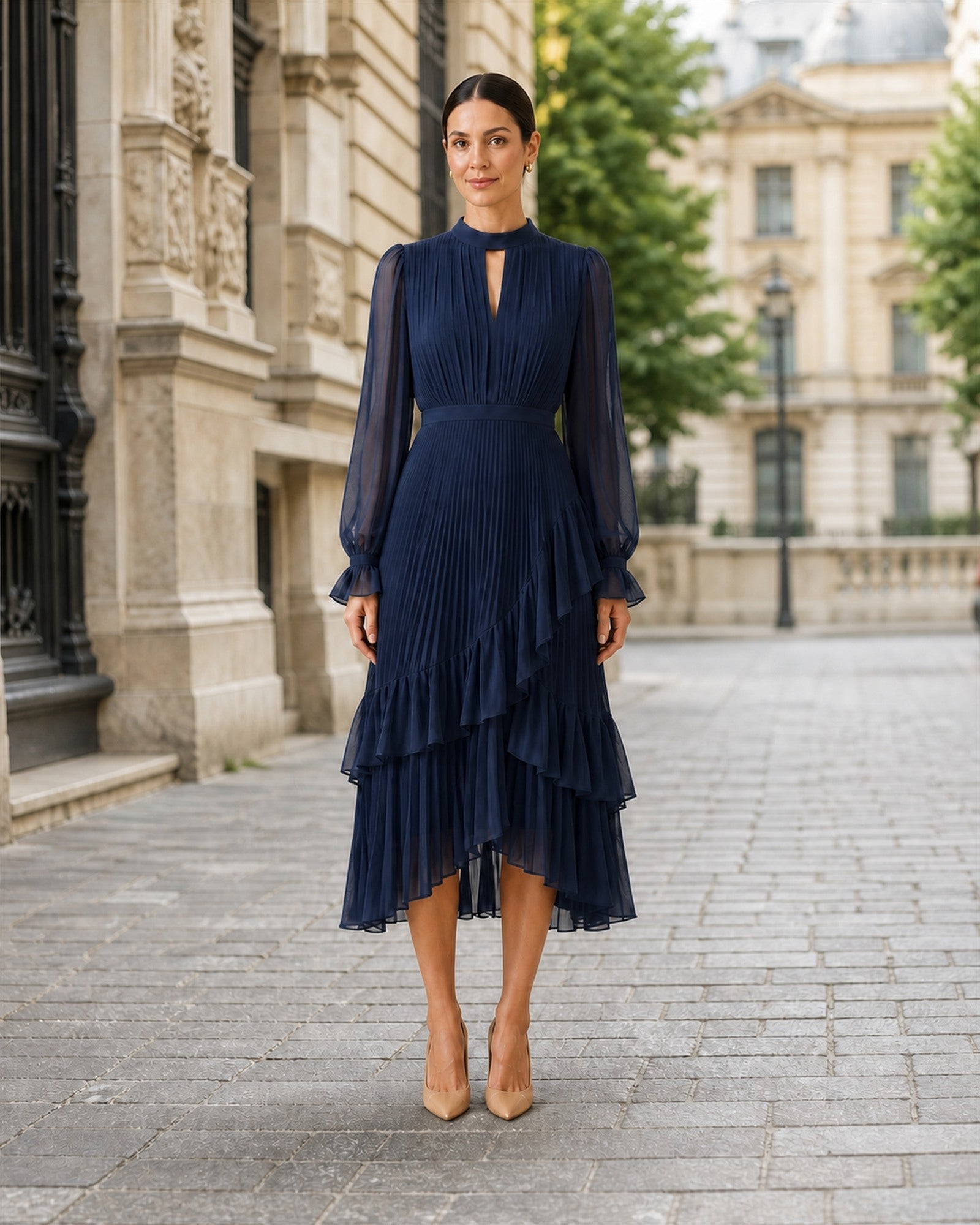 Ana-Valentina în rochie Albastru marin, vedere frontală în exterior