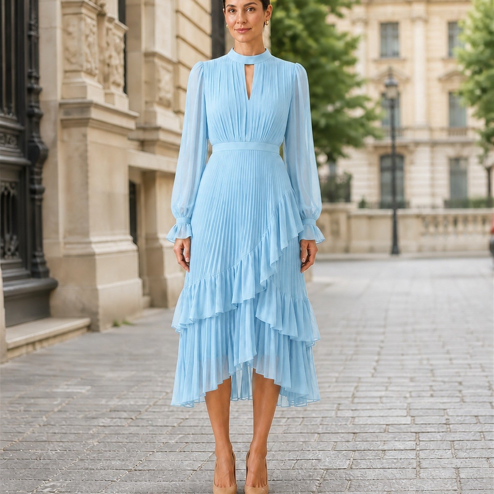 Ana-Valentina în rochie Albastru deschis, vedere frontală în exterior