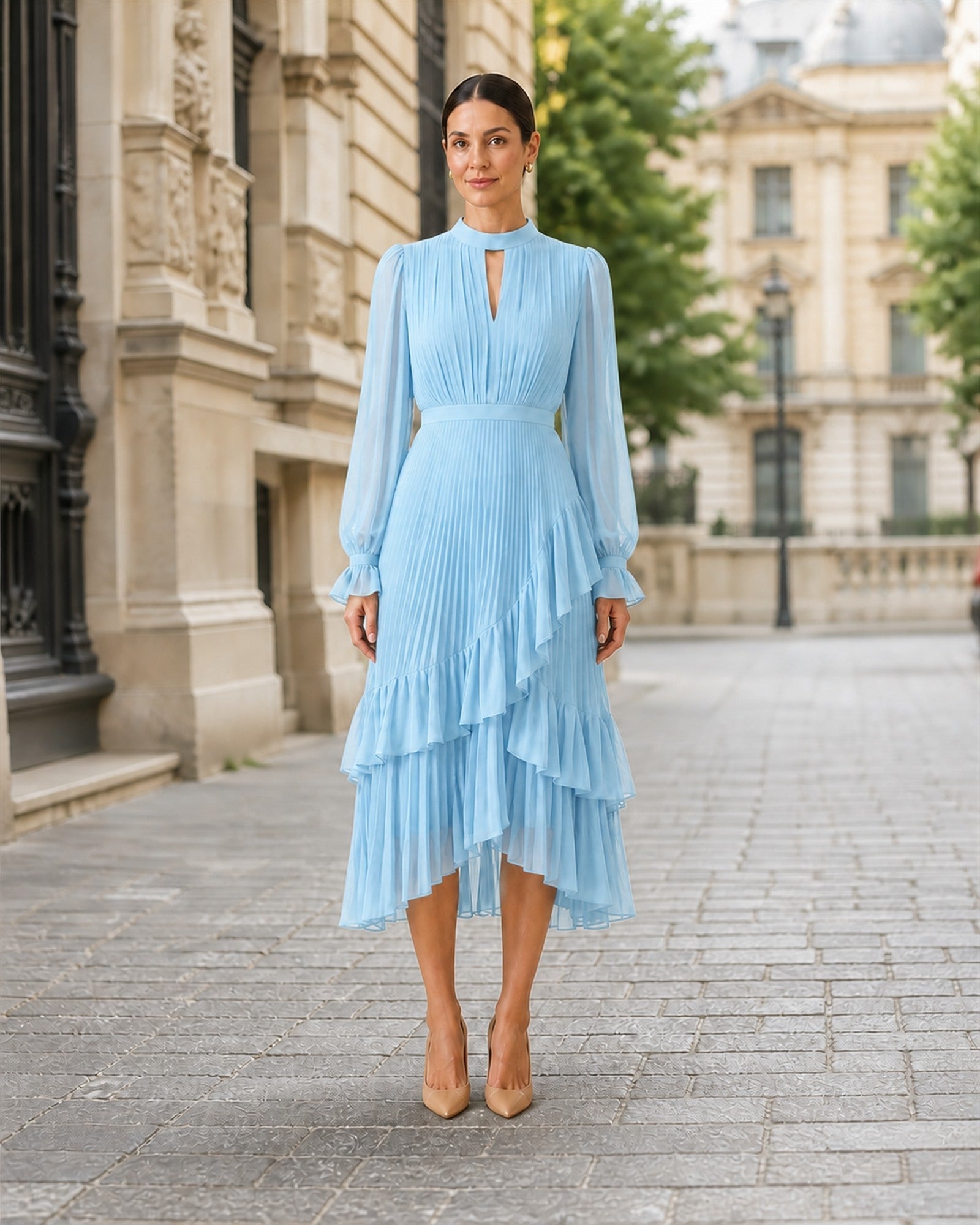 Ana-Valentina în rochie Albastru deschis, vedere frontală în exterior