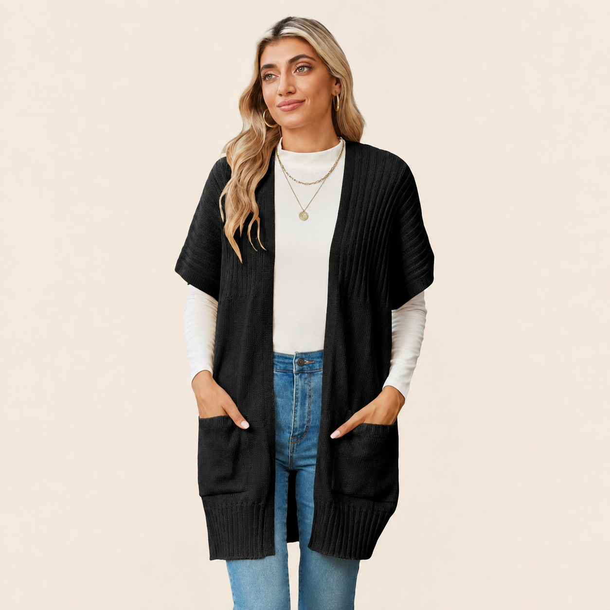 Cameron | Leicht Open-Front Strickcardigan – warmbeiger Studiohintergrund
