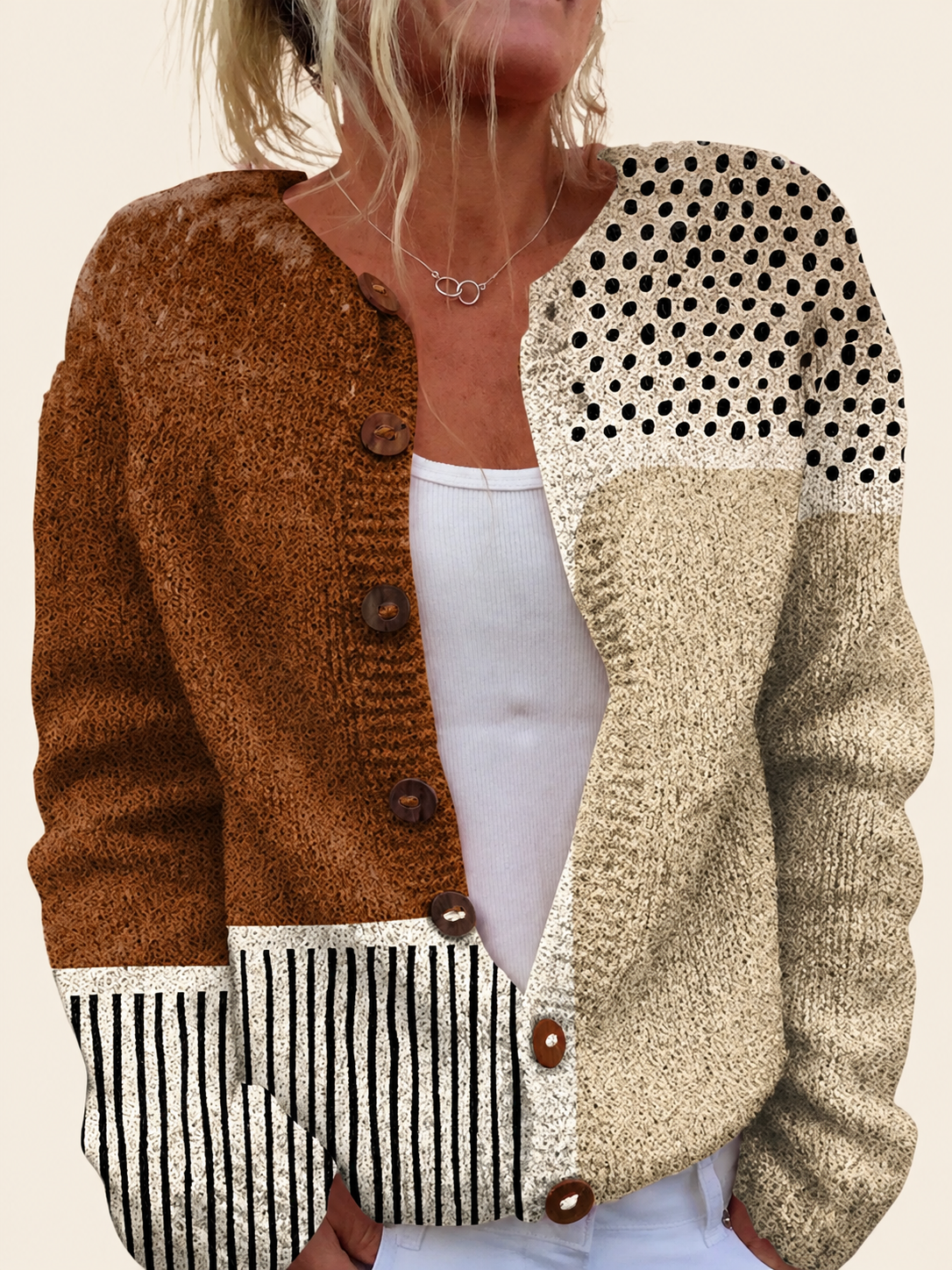 Cardigan mit abstraktem Punktprint – uniforme Produktaufnahme