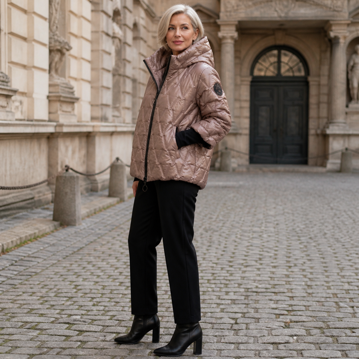 Jacheta Elena maro – vedere laterală