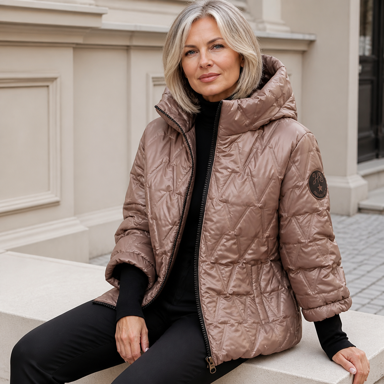 Jacheta Elena maro – fotografie așezată