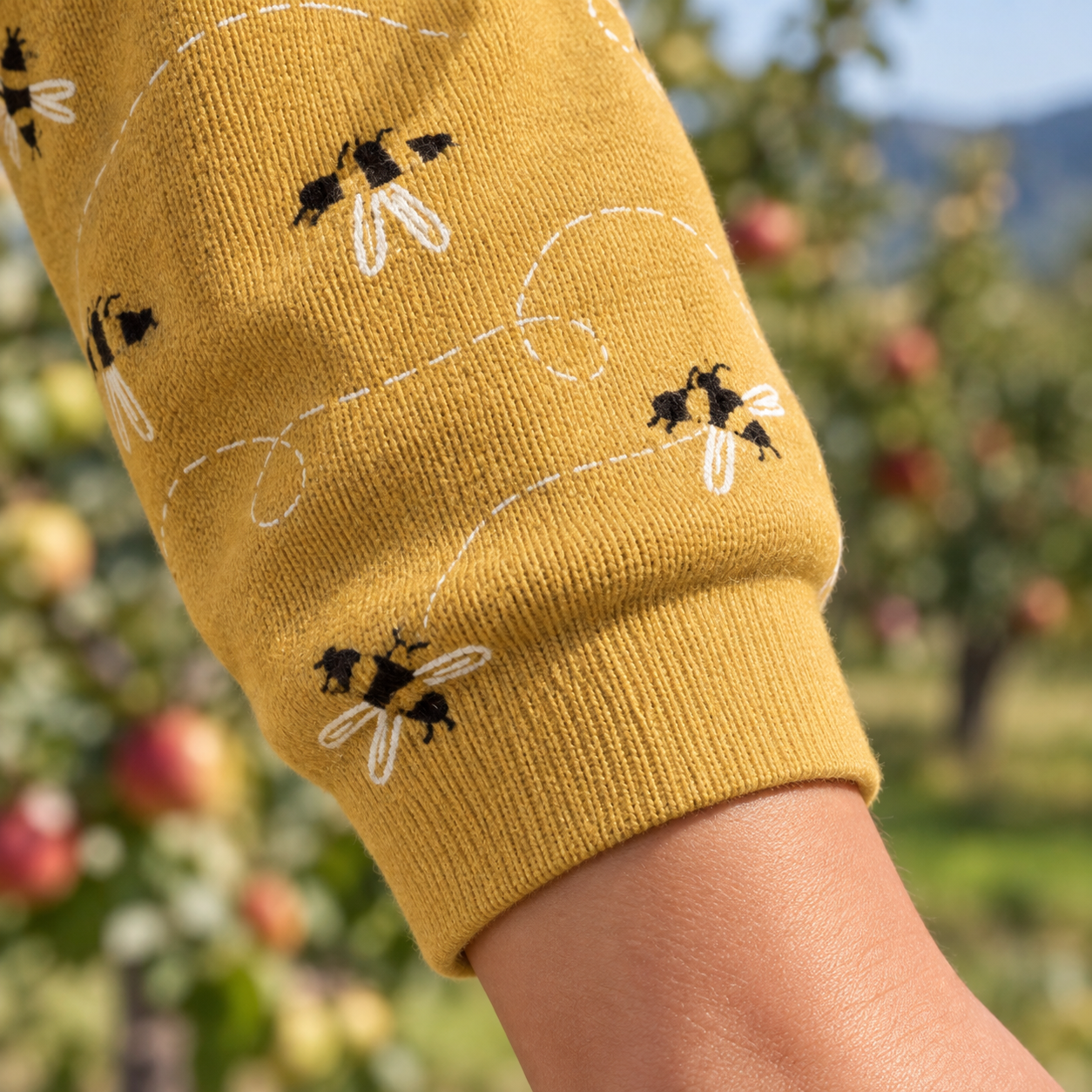Mathilde – Bequeme Strickjacke mit Kapuze – Detailansicht von Ärmel und Bündchen