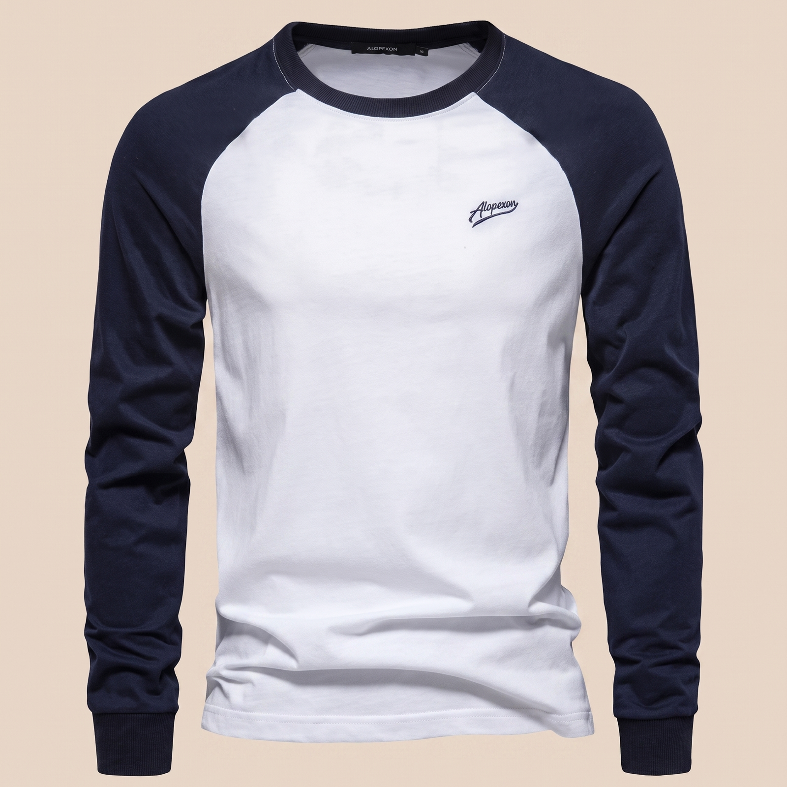 Marin | Langarmshirt – harmonisierte Studioaufnahme auf Beige #E8DED2