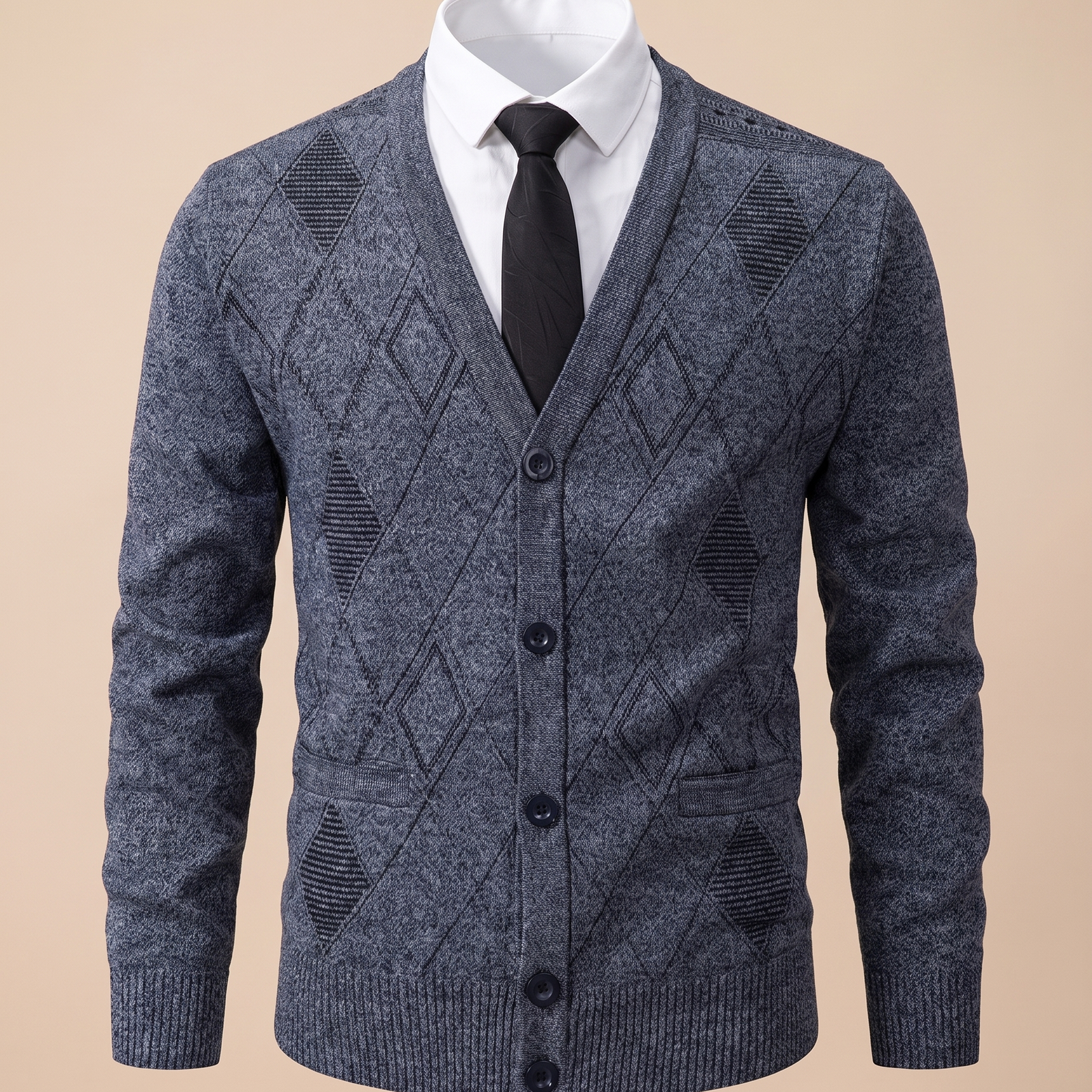 Dorian | Premium-Weste mit elegantem Design – harmonisierte Studioaufnahme auf Beige #E8DED2
