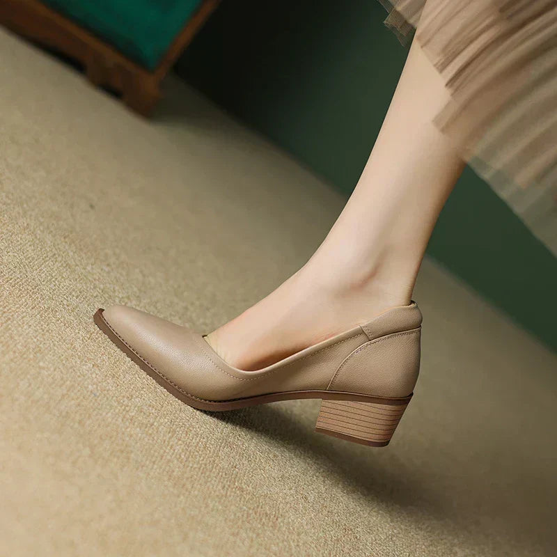 Liv | Klassische Pumps mit niedrigem Blockabsatz – Bild 2