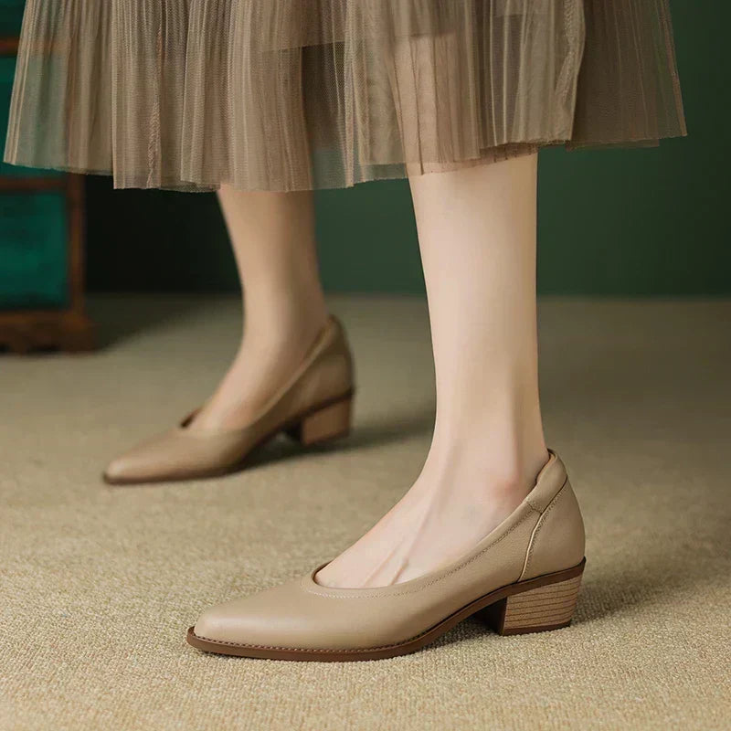Liv | Klassische Pumps mit niedrigem Blockabsatz – Bild 3