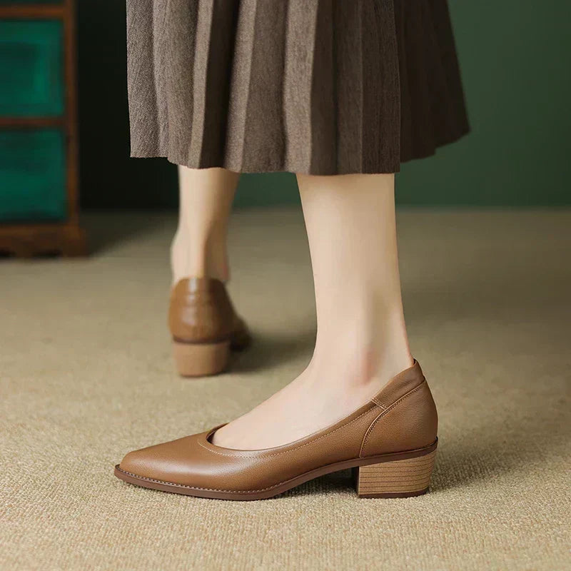 Liv | Klassische Pumps mit niedrigem Blockabsatz – Bild 5