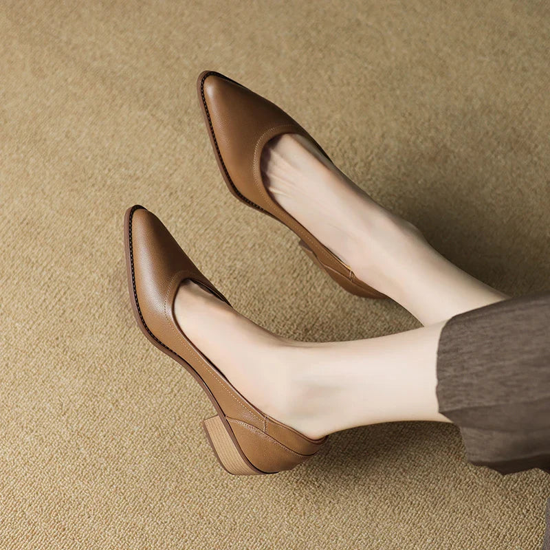 Liv | Klassische Pumps mit niedrigem Blockabsatz – Bild 6