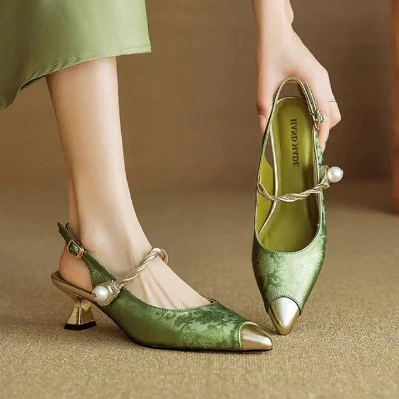 Ines | Slingback-Pumps mit Riemchendetail – Bild 1