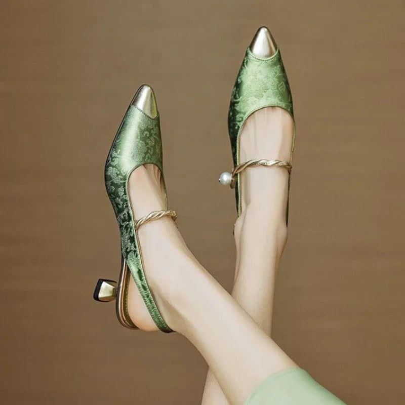 Ines | Slingback-Pumps mit Riemchendetail – Bild 2