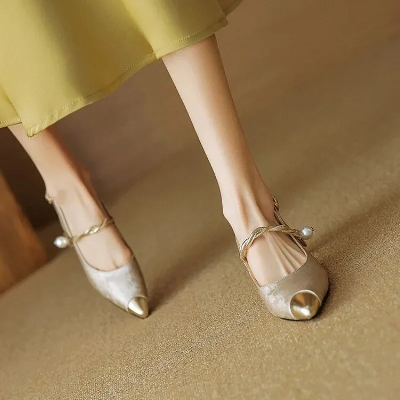 Ines | Slingback-Pumps mit Riemchendetail – Bild 4