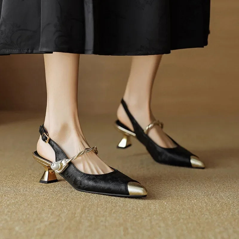 Ines | Slingback-Pumps mit Riemchendetail – Bild 5