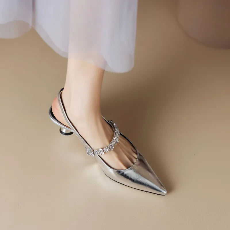Mina | Slingback-Pumps mit Schmuckriemen – Bild 2