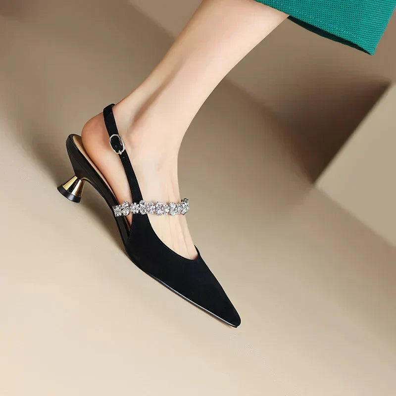Mina | Slingback-Pumps mit Schmuckriemen – Bild 10