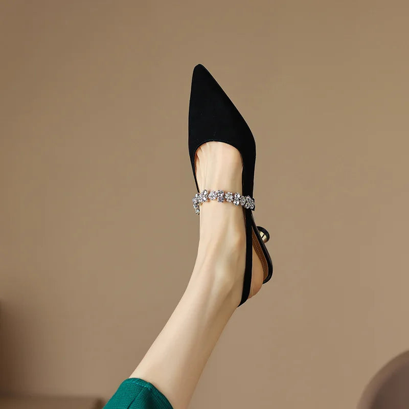 Mina | Slingback-Pumps mit Schmuckriemen – Bild 11