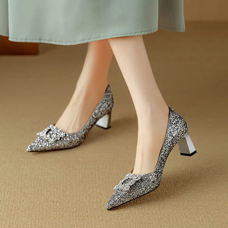 Yara | Glitzer-Pumps mit Schleifendetail – Bild 8