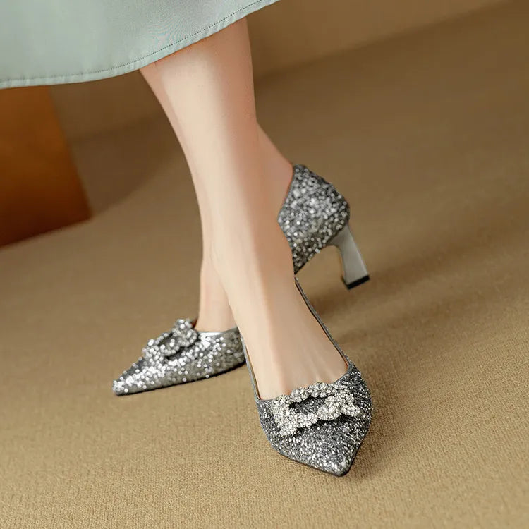 Yara | Glitzer-Pumps mit Schleifendetail – Bild 9