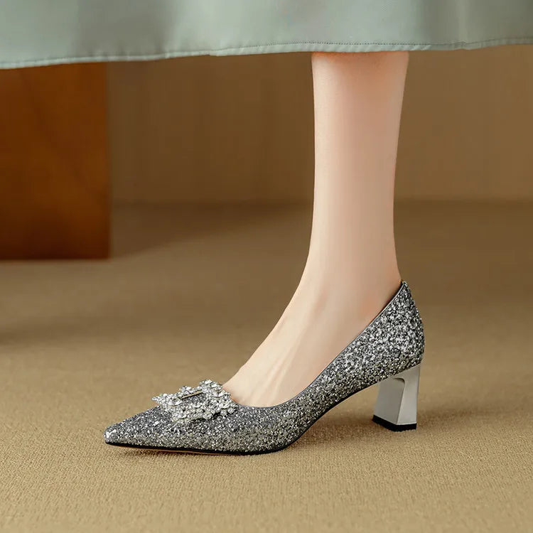Yara | Glitzer-Pumps mit Schleifendetail – Bild 10