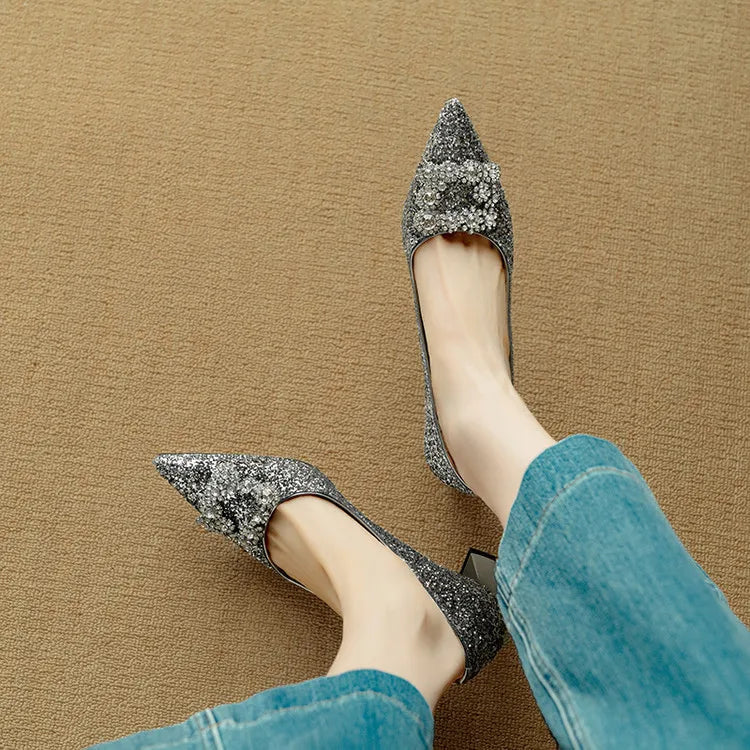 Yara | Glitzer-Pumps mit Schleifendetail – Bild 11