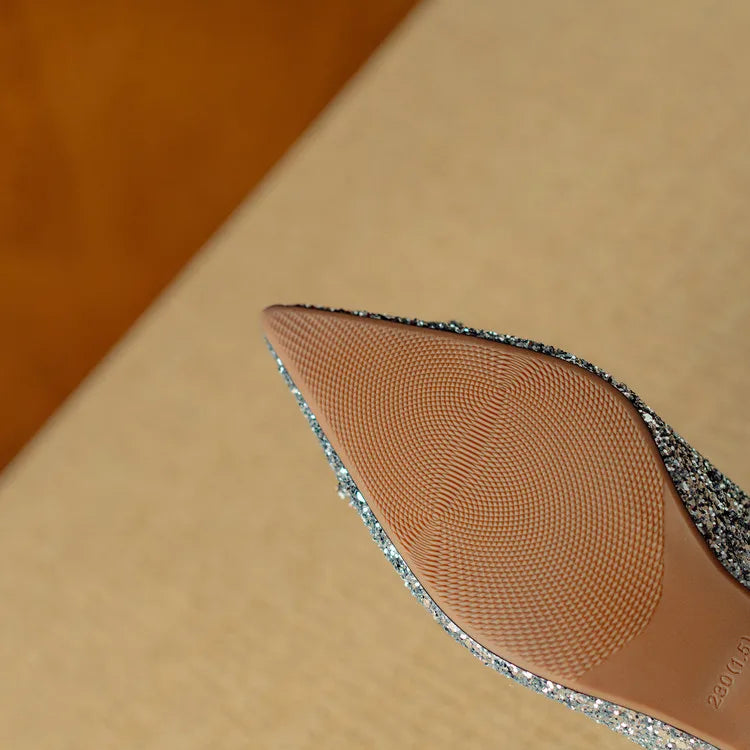 Yara | Glitzer-Pumps mit Schleifendetail – Bild 15